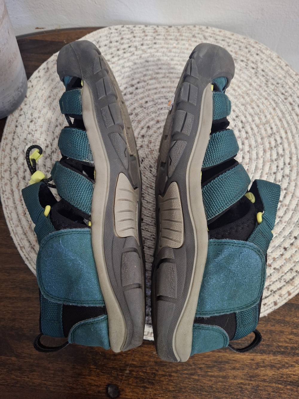Kid's Keen Green Outdoor Sandals Size 6. - Picture 5 of 9